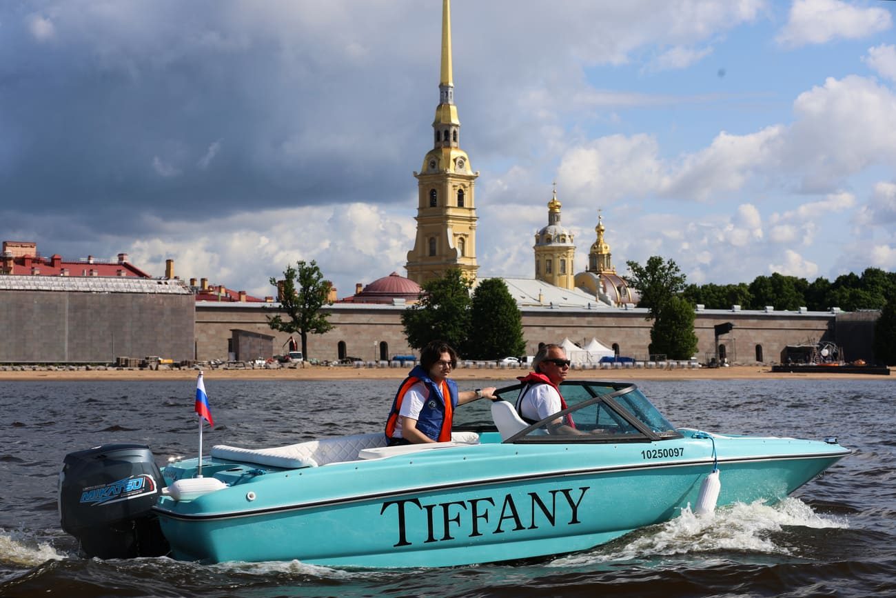 Наш катер «Тиффани / Tiffany» у собственного причала в Санкт-Петербурге