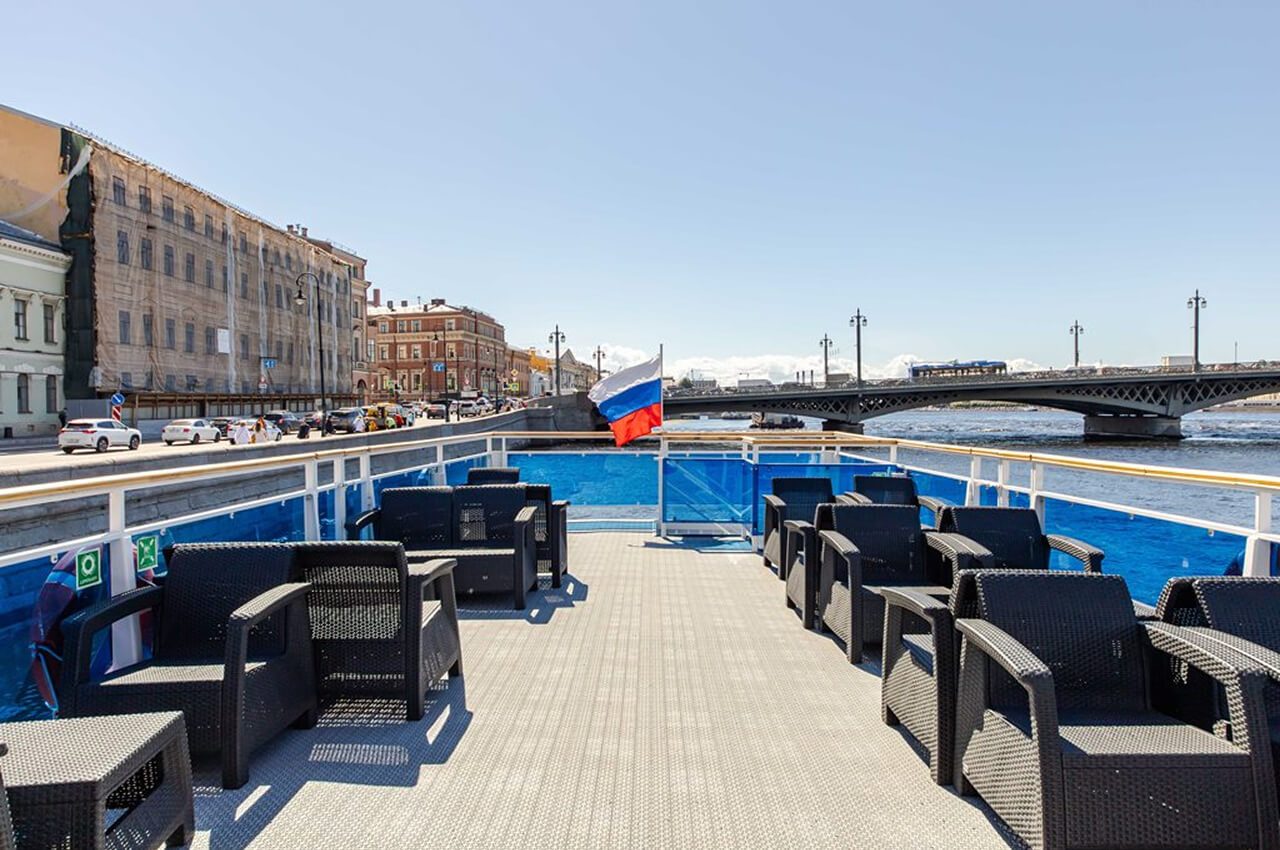 Посадка гостей на теплоход «Москва 101» — причал в центре Петербурга — фото 16