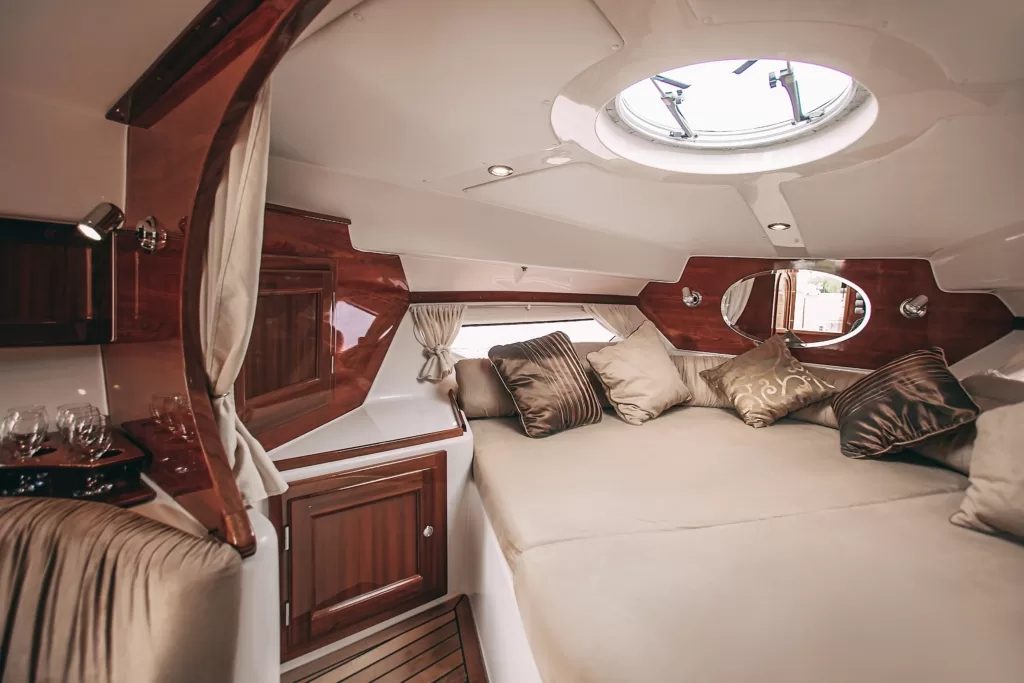 Интерьер яхты «Нордик 38» — фото нашего флота