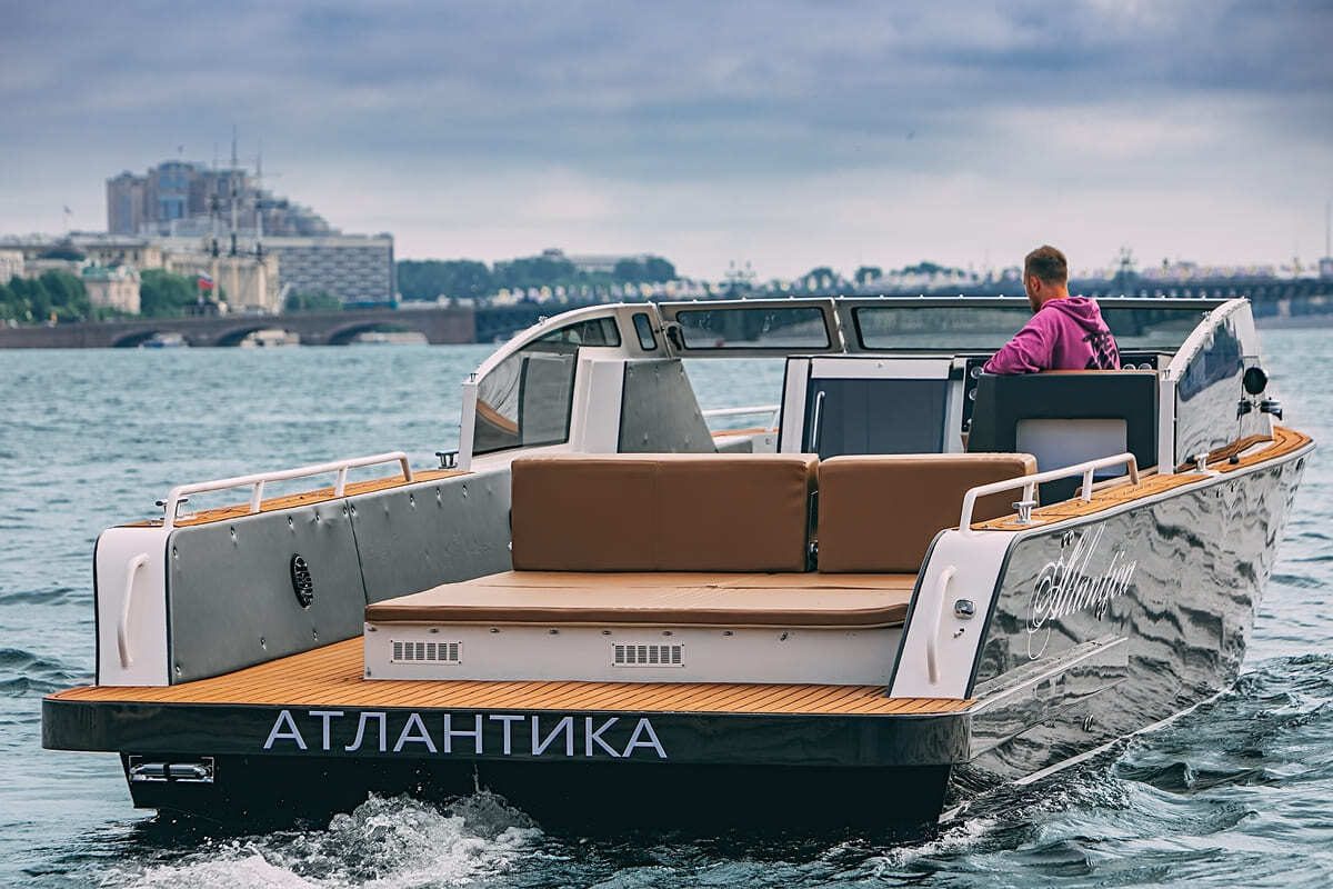 Каюта катера «Атлантика» — оснащение для гостей
