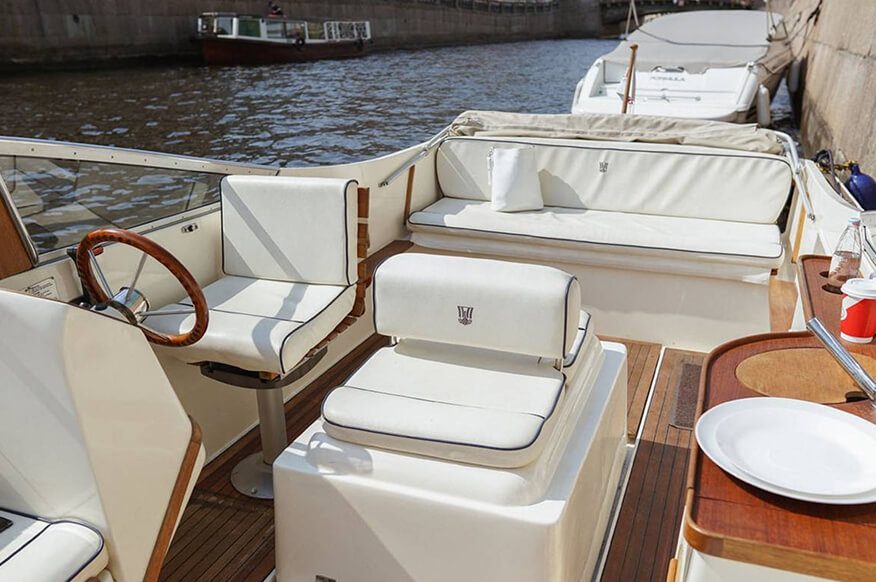 Наш катер «Фьорд» у собственного причала в Санкт-Петербурге