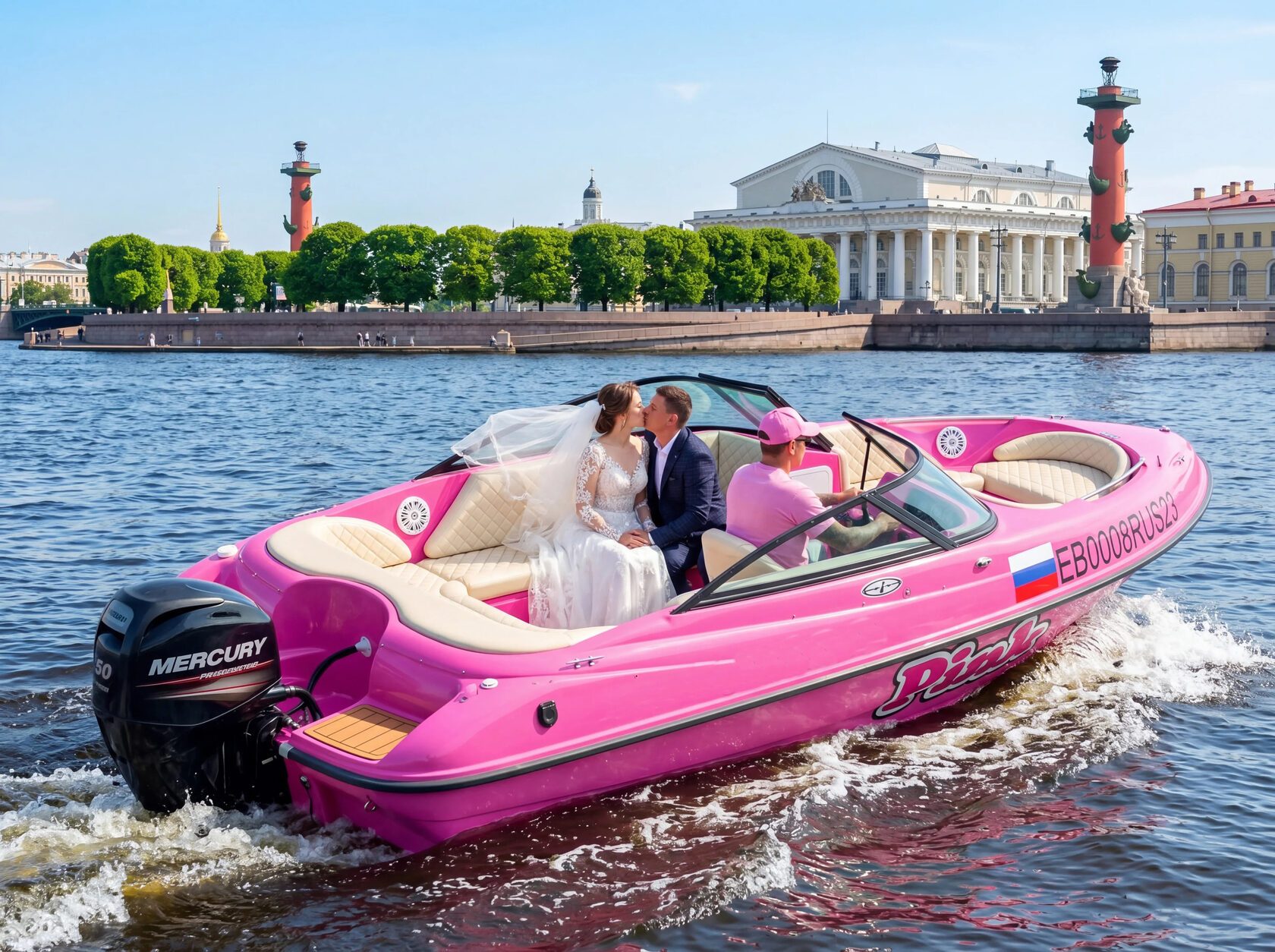 Катер «Пинк / Pink» выходит в Неву — аренда с нашим капитаном