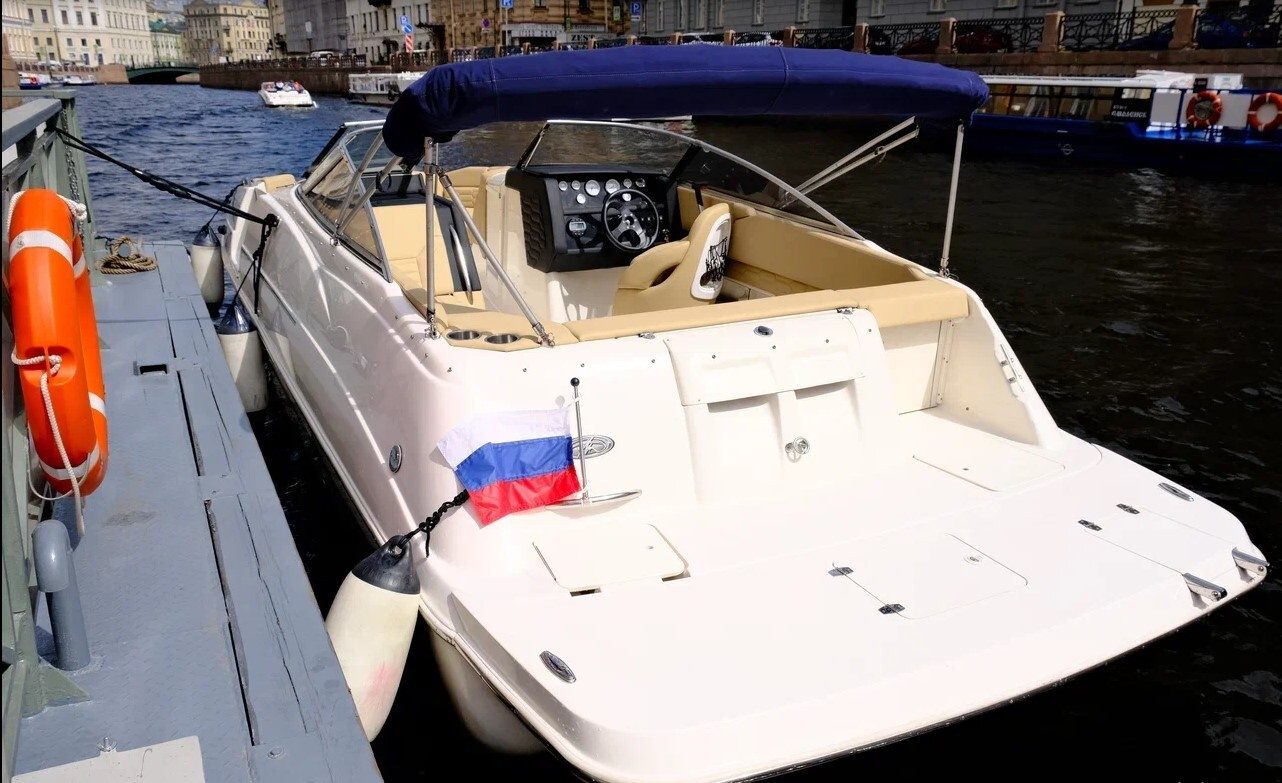 Катер «Кабан» — салон и оснащение, аренда напрямую