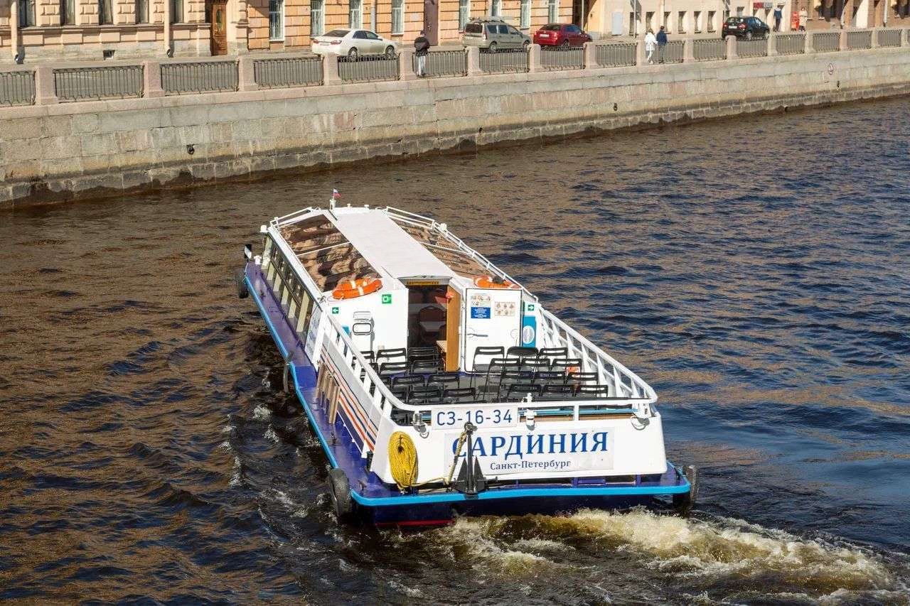 Теплоход «Сардиния» — салон и оснащение, аренда напрямую