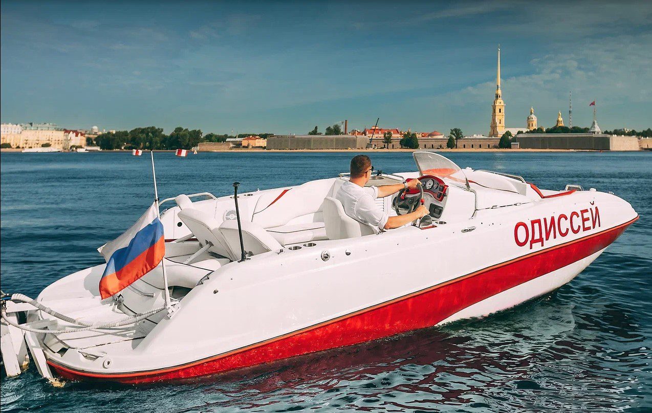 Катер «Одиссей» — салон и оснащение, аренда напрямую — фото 15